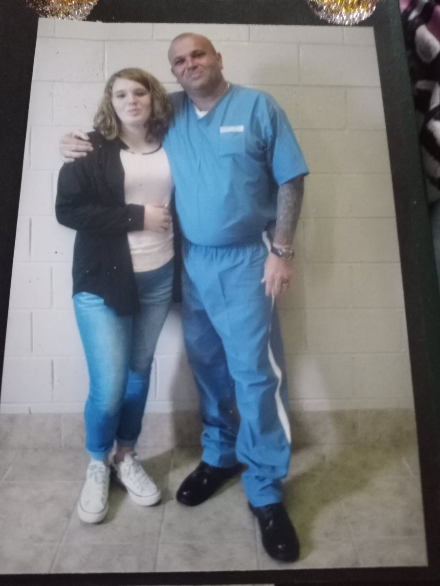 vohnsgurl17's tweet photo. Oldest Grand daughter just graduated high school. He's so proud. 
#visitsmatter #Floridafamilymatters 
#advocate 
#HISANCHOR https://t.co/CjclQIBMOv