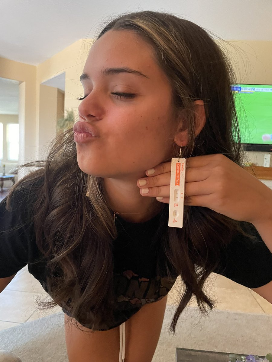 2beansQ's tweet image. Tired of piling up positive COVID tests? Lily, found a way to reduce, reuse, and recycle. #2beans