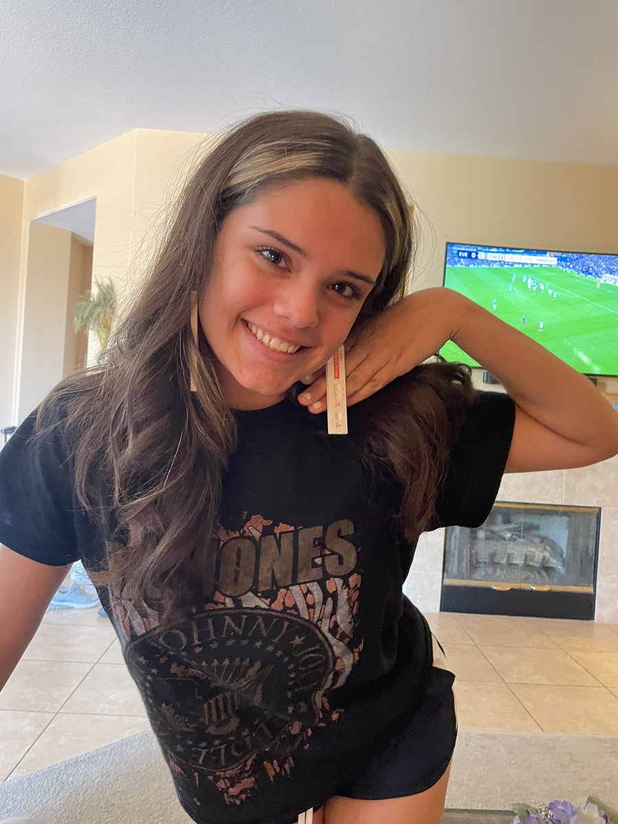 2beansQ's tweet image. Tired of piling up positive COVID tests? Lily, found a way to reduce, reuse, and recycle. #2beans