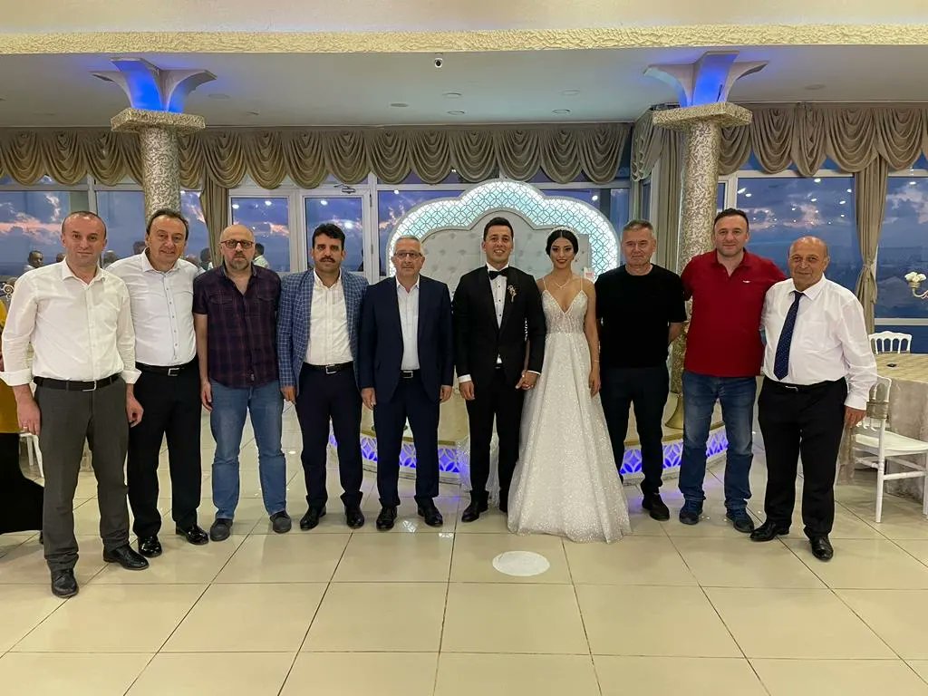 İl Başkan Vekilimiz Sayın Ömer Gülay ve Yönetim Kurulu Üyelerimiz, İl Yönetim Kurulu Üyemiz Ali Gümüş'ün oğlu Burak'ın düğün törenine katılım sağladı.

Gizem ve Burak çiftini tebrik eder, iki cihanda mutluluklar dileriz.