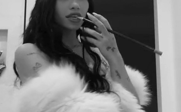 Her details >>>