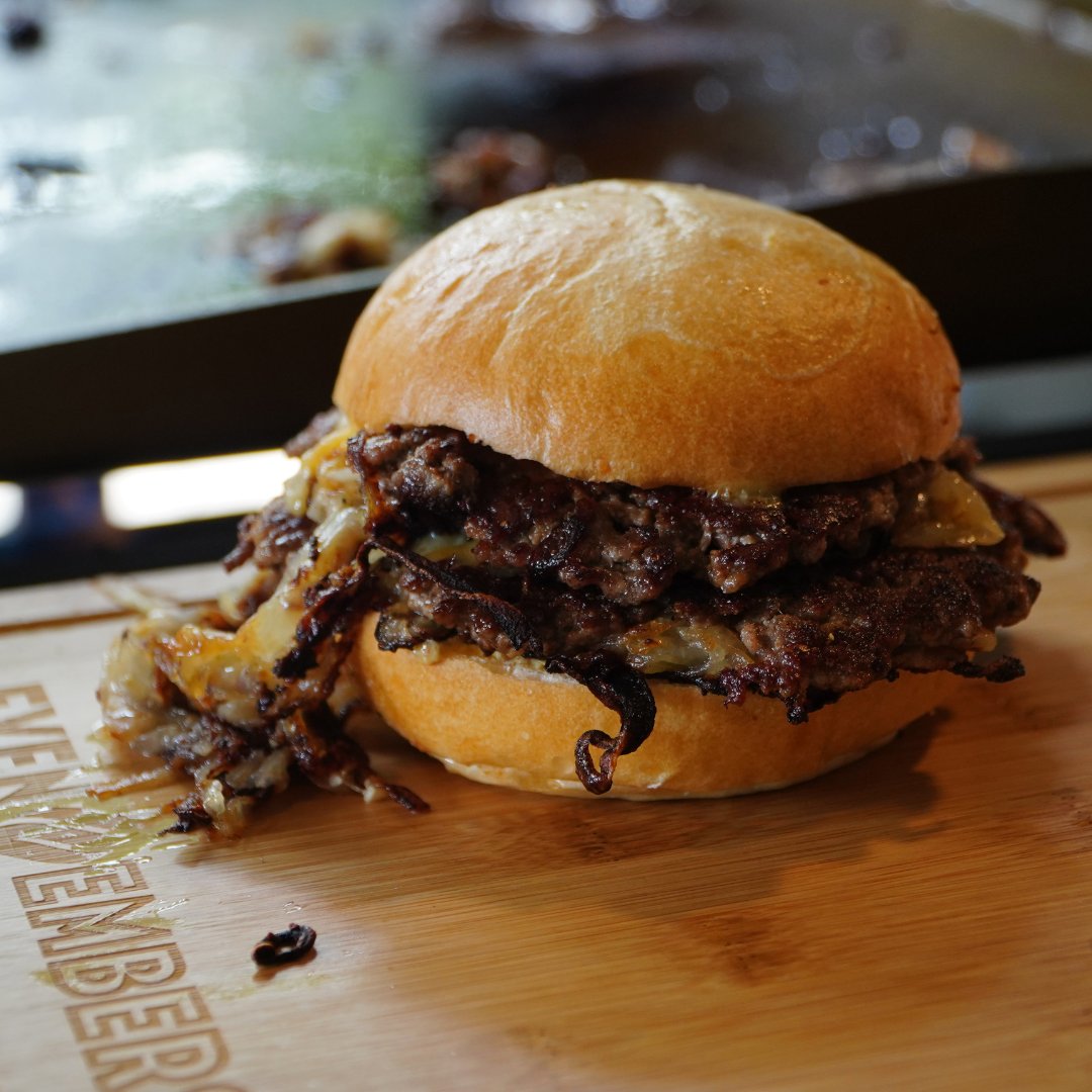 EvenEmbers's tweet photo. Smash those burgers and don't forget to toast those buns.

Restaurant quality burgers, from your own backyard on the Even Embers 5 Burner Gas Griddle. *Available NOW online and in select stores at Tractor Supply Co.

#evenembers #thebestgeteven https://t.co/yz0JwFqRaW