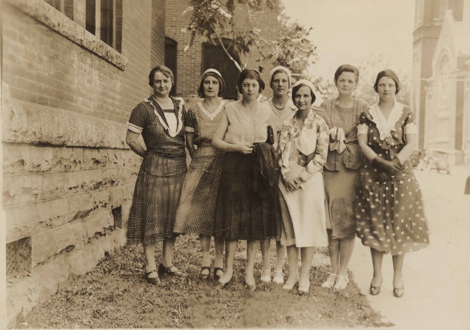CALSRobertsLib's tweet photo. FINDING FAMILY FACTS this Monday at 3:30pm via Zoom
Get started on your genealogy or get help with your problem relatives (the dead ones)!
Register here -
https://t.co/hQMIO0OA0t
#slayfamilyhistory #genealogy #genealogist #familyhistory #deadrelatives #cousins #ancestors https://t.co/caCVJI8yI2