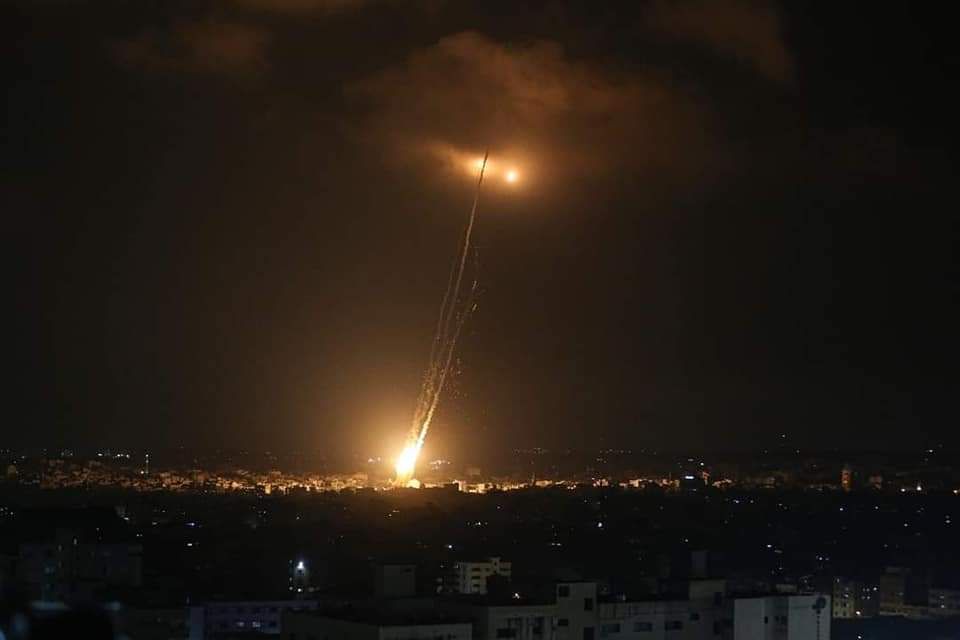 Gazamediaa's tweet photo. Langit Gaza sekarang💔

#gaza_under_attack_now 

#غزة_تحت_القصف_الاسرائيلي https://t.co/4IhfrnDgtE