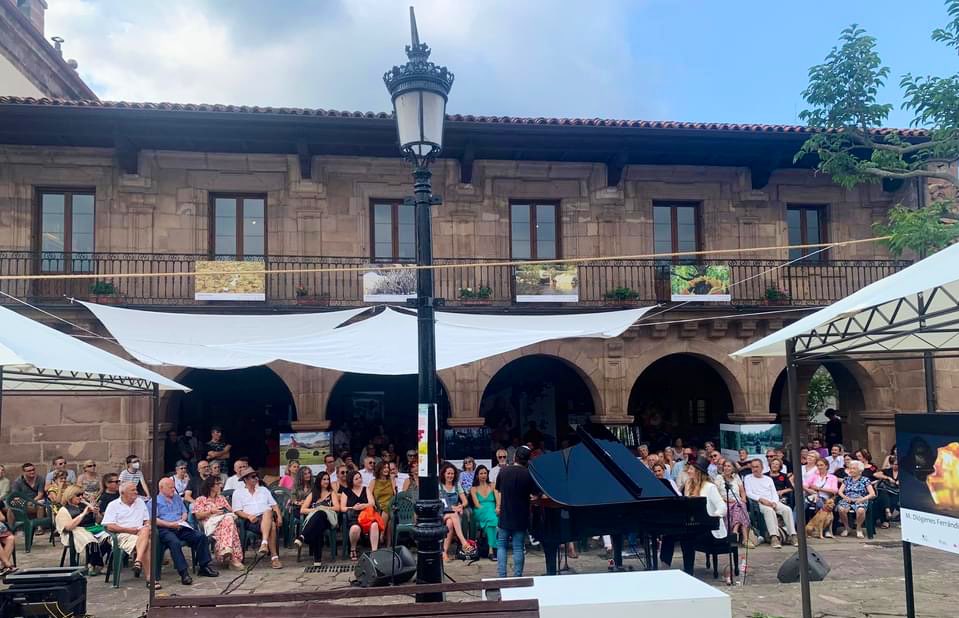 Pablo_Zuloaga's tweet photo. En el Museo de la Naturaleza de #Cantabria celebramos la 3ª edición de 'Naturaleza y #arte en el Museo', con talleres y actividades musicales y artísticas. @JimmyBarnatan llena de música nuestro museo en esta noche de verano.🤩 https://t.co/QuVPvwzqYI