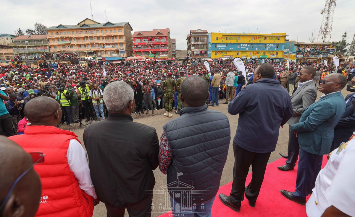 StateHouseKenya's tweet photo. 1/4
President Uhuru Kenyatta on Saturday made a one-day working tour of the Central region where he inspected and commissioned several development projects in Murang'a and Nyeri counties. https://t.co/EG58HICGT7