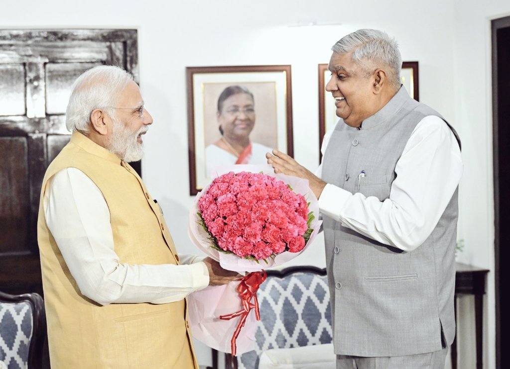 bhavya_talks's tweet image. A Big Congratulations to @jdhankhar1 Shree Jagdeep Dhankar for being Elected as India's Vice President. #VicePresidentialElectiCan
Can you guys guess the best part about this pic?
- Major ones in one frame @narendramodi, @draupadimurmum , @jdhankhar1  #bhavya_talkss
