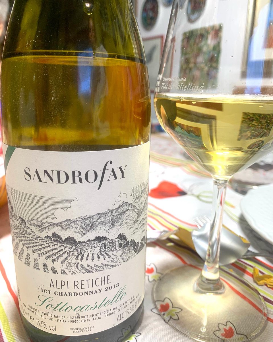 missaglia_sara's tweet photo. La Valtellina in bianco: Marco Fay nel 2014 pianta 4000 ceppi di Chardonnay in località Teglio, al limite della viticoltura valtellinese.
.
Sottocastello: un vino sapido, fresco, elegante, rinfrescante e dissetante.
.
#chardonnay #valtellinainaltoicalici #wineoneway #WoW https://t.co/NEFCcTLL4s