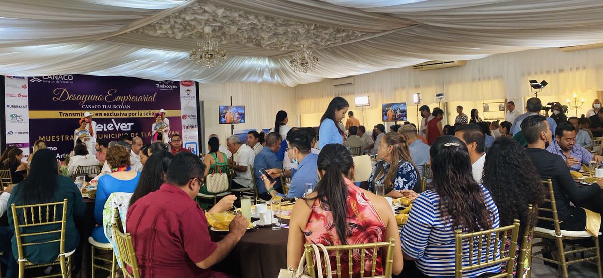 ArteagaAponteMX's tweet photo. Agradezco la invitación a mi amigo, Edi Alberto Martínez, Presidente de @Canaco_Veracruz al Primer #DesayunoEmpresarial, transmitido por #Televisa #Veracruz.
#CompromisoPermanente https://t.co/EoXz89FlZH
