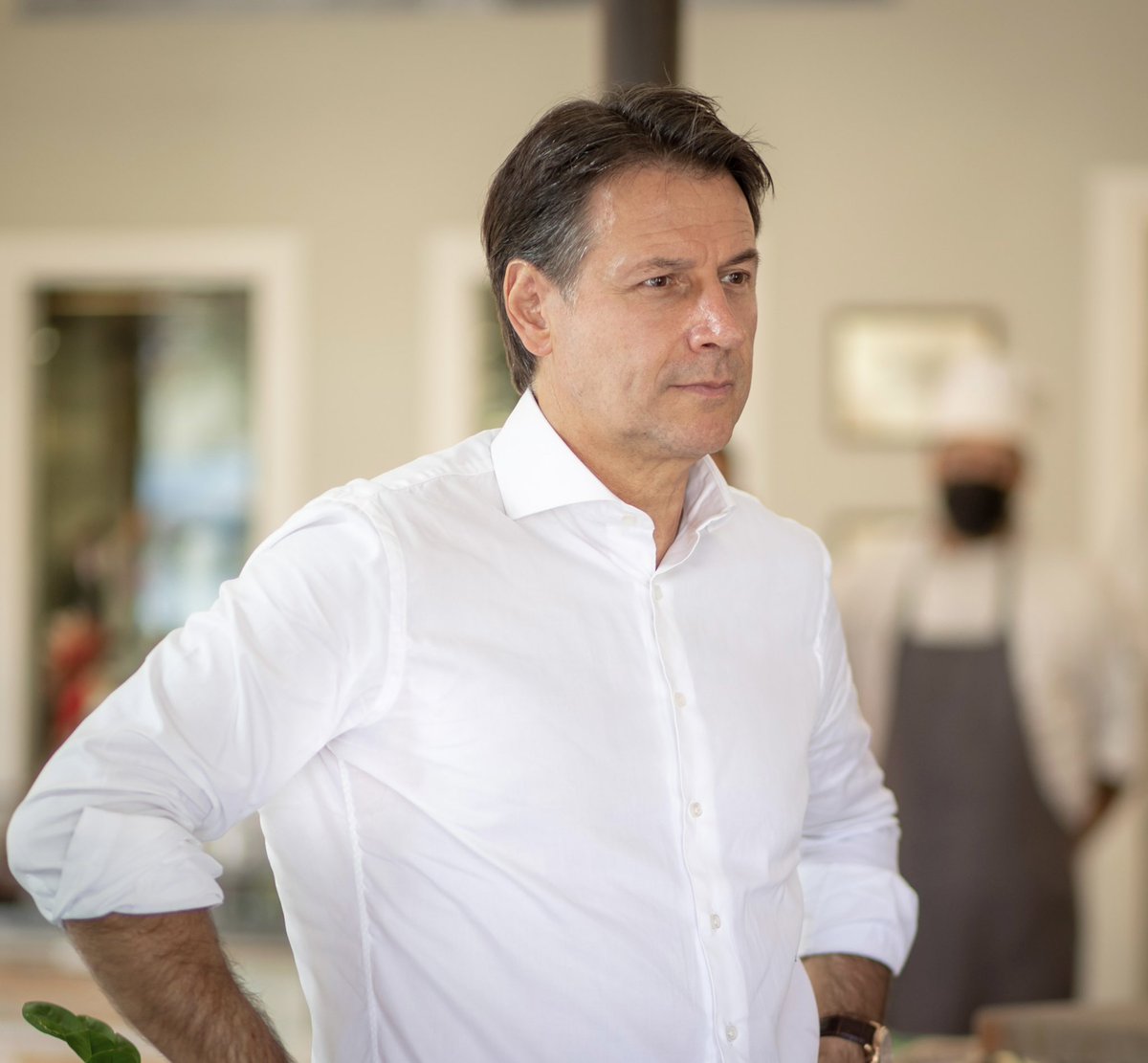 Difendere la Costituzione vuol dire avere idee chiare, non fare ammucchiate e spartizione di collegi elettorali e posti: facebook.com/10004383569405…