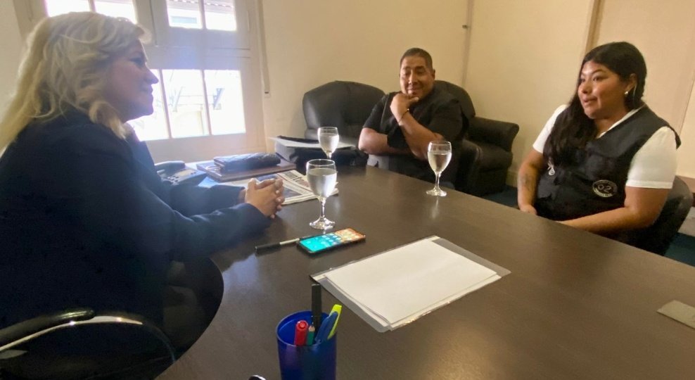 FridaFonseca2's tweet photo. Mantuve una reunión con
Carlos Cruz, Secretario General de #ASiMM que nuclea más de 280 personas Conversamos sobre la situación del sector de cadetería, mensajería y delivery , los riesgos de la actividad y la necesidad de #SecretaríaDeSeguridad
#GobiernoPresente https://t.co/gxT7DoZH7C