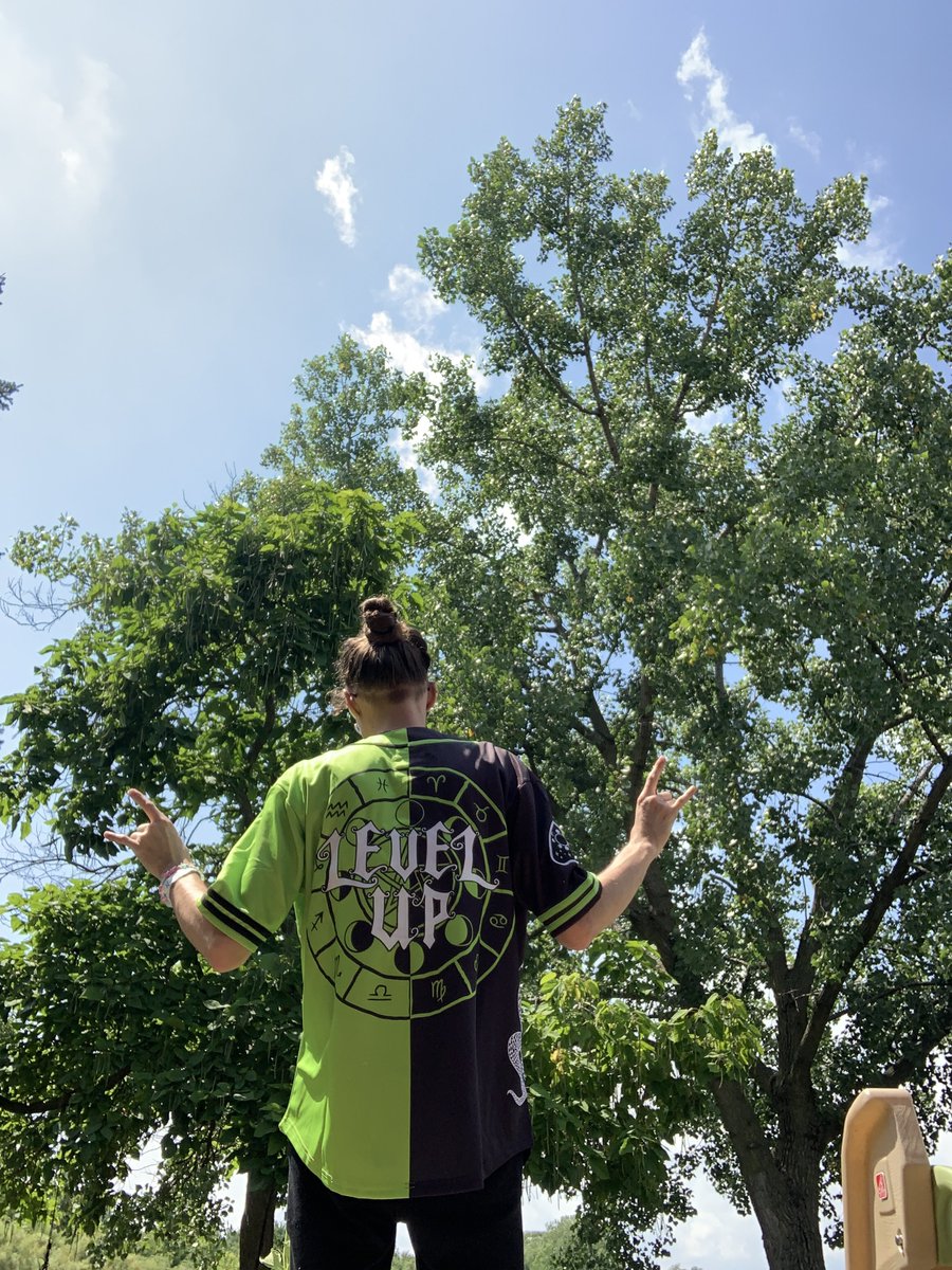 natedaliege's tweet photo. Do yourself a favor and pick up a ✨@levelupdub ✨jersey https://t.co/dJpbhmEAUy