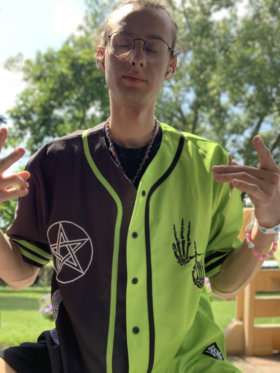 natedaliege's tweet photo. Do yourself a favor and pick up a ✨@levelupdub ✨jersey https://t.co/dJpbhmEAUy