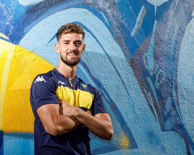 VENEZOLANOS en las mejores ligas de Europa según ranking de la UEFA:

1️⃣ 🇬🇧 : Salomón Rondón
2️⃣ 🇪🇸 : Yangel Herrera 
3️⃣ 🇮🇹 : Tomás Rincón, Segovia (por confirmar) 
5️⃣ 🇫🇷: Fariñez (lesionado)
6️⃣ 🇵🇹 : Rodríguez, Marques, Cádiz, Fereira, Villanueva y Velázquez 

#VenEx 🇻🇪