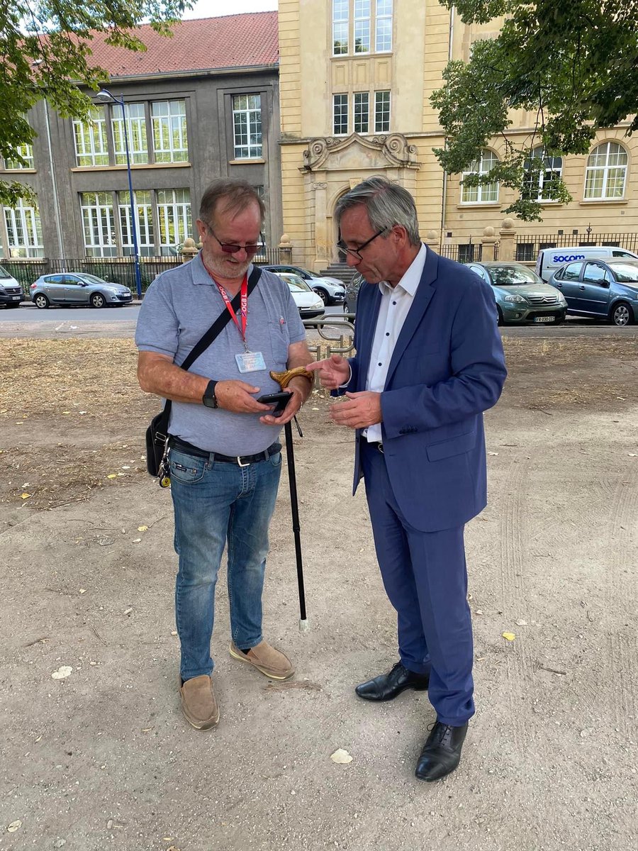 EmmanuelLebeau's tweet photo. 🟢# Épisode 4: le Sablon - visite d’été 🌻🕶⛱de quartiers de #Metz3
Quel plaisir de partager une visite avec des sablonaises et des sablonais.
✔️Beaucoup de questions sur les travaux 🚧 en cours et sur la propreté et sur le collège Rabelais. https://t.co/CW9im2bC0X