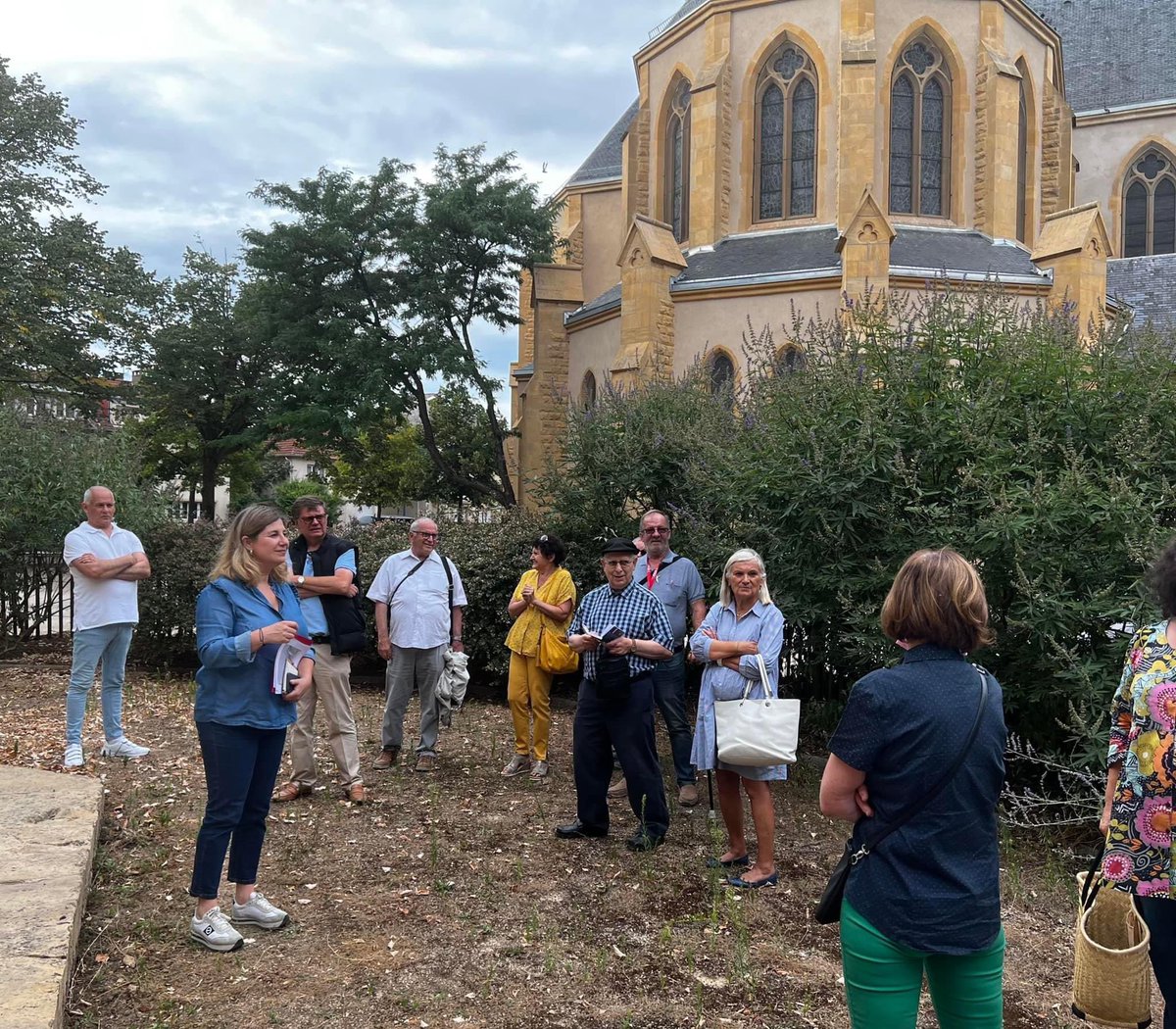 EmmanuelLebeau's tweet photo. 🟢# Épisode 4: le Sablon - visite d’été 🌻🕶⛱de quartiers de #Metz3
Quel plaisir de partager une visite avec des sablonaises et des sablonais.
✔️Beaucoup de questions sur les travaux 🚧 en cours et sur la propreté et sur le collège Rabelais. https://t.co/CW9im2bC0X