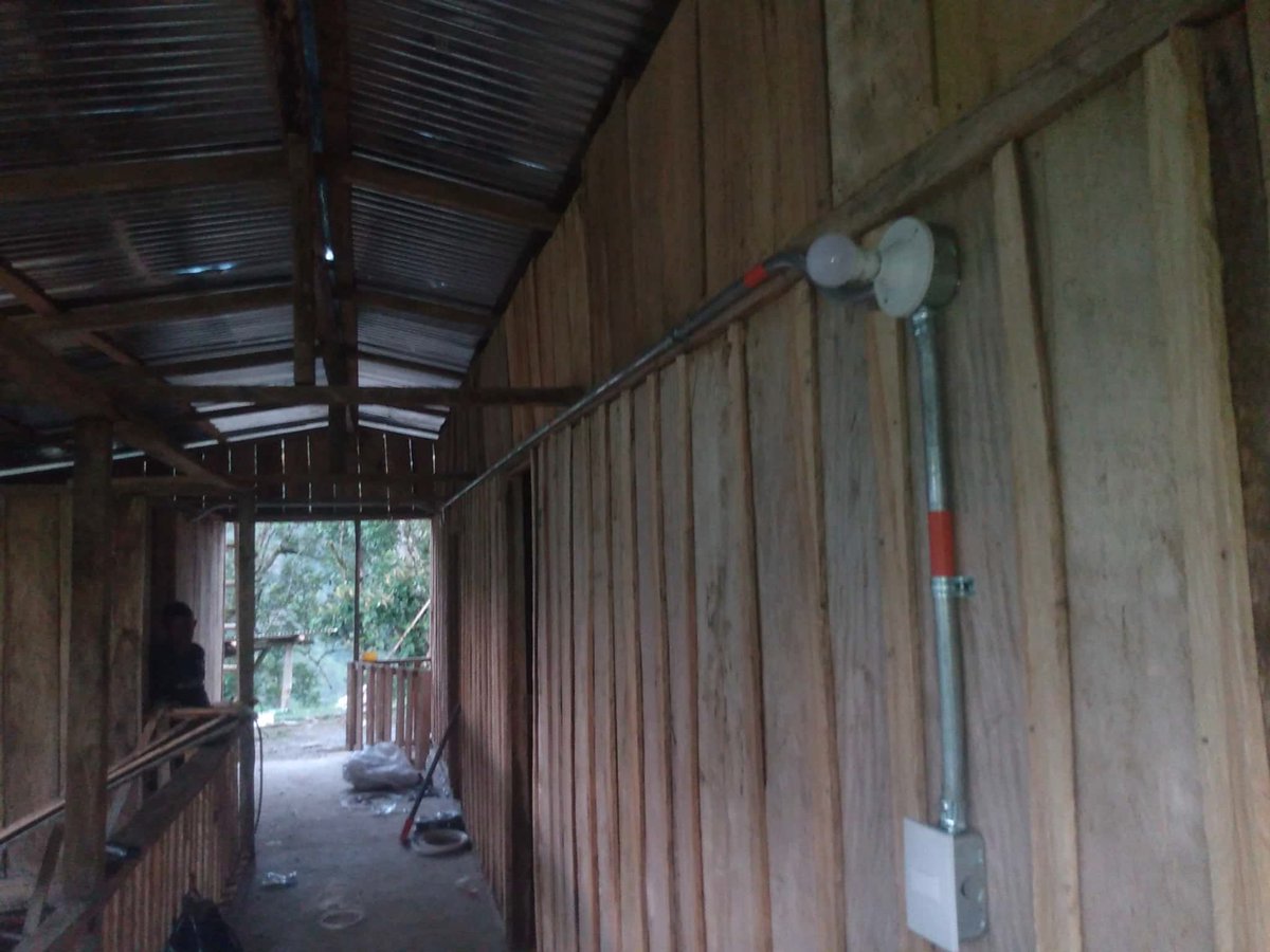 MoniVerdugo's tweet photo. 🔝Desde el @MinEnergiaCo resaltamos la #Entrega del proyecto de instalación de soluciones energéticas para 707 viviendas en Zonas No Interconectadas del Mcpio de El Tambo,@GobCauca, que contó con➕de $14.000 millones de Asignación para la Paz del @Regalias_gov. #VamosPorMás 💡👏🏼 https://t.co/1suPXrQWWR