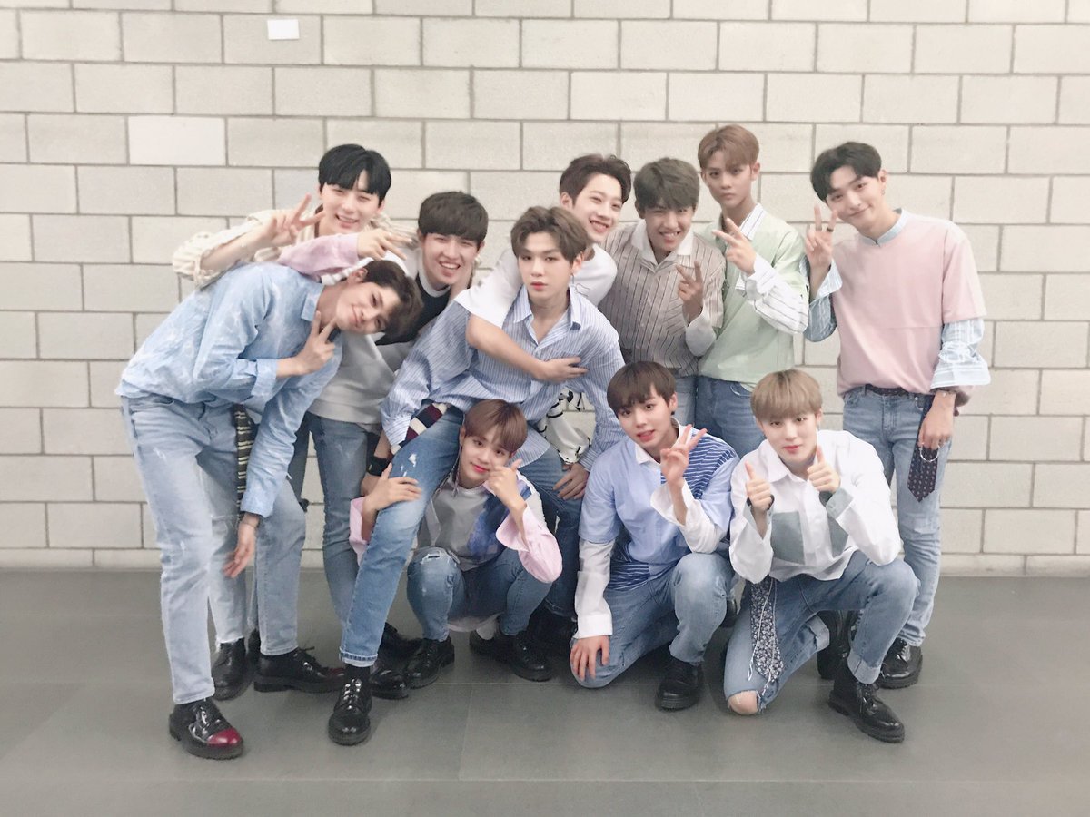 mintchoco527's tweet photo. 170807 완나데뷔일💗💗💗💗💗💗🎊🎉🎆 https://t.co/Gwe8zXp24n
