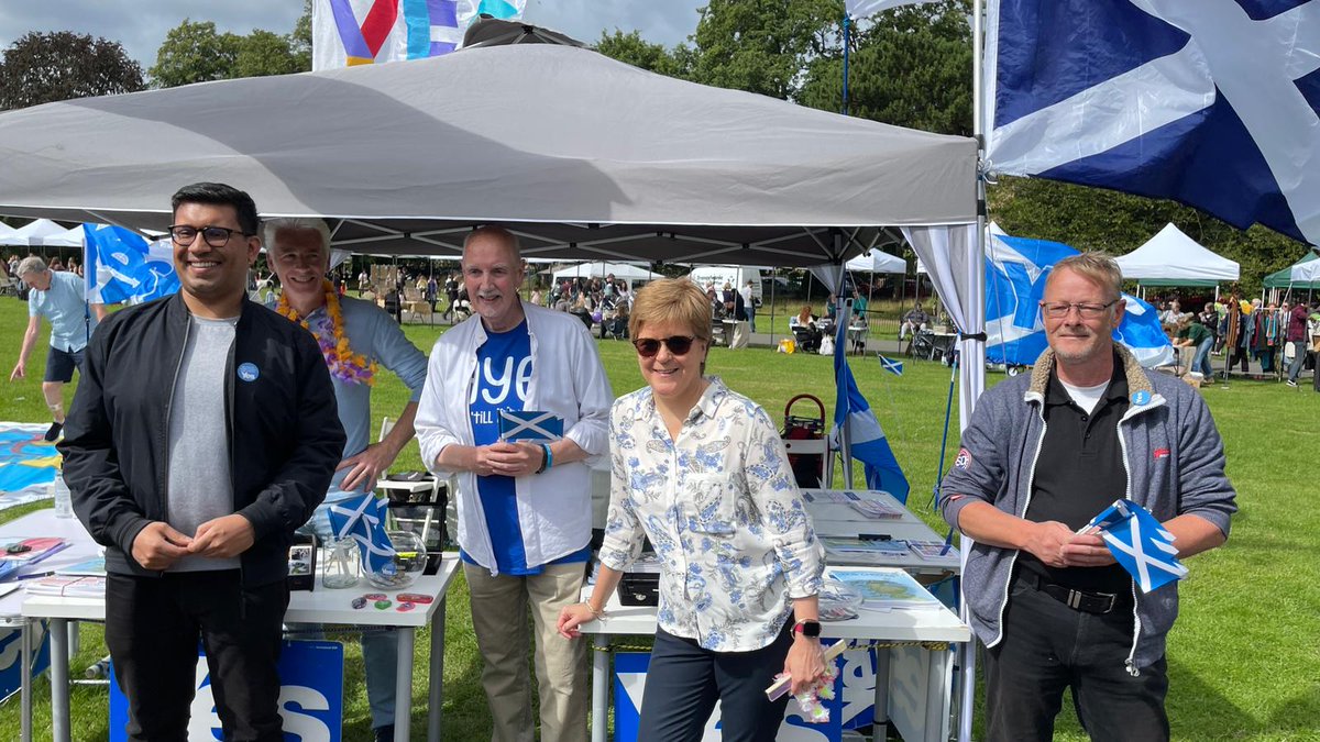 YesSouthside's tweet photo. Team @YesSouthside at the Govanhill Festival today! Lot's of discussions about the benefits of Scottish Independence!! 🏴󠁧󠁢󠁳󠁣󠁴󠁿 https://t.co/StkW9Gtniz