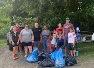 SMilburn4STM's tweet photo. Newtowne Park Beach cleanup is a wrap. Thank you Brandon Russell for setting this up. https://t.co/h4RXw5BRcV