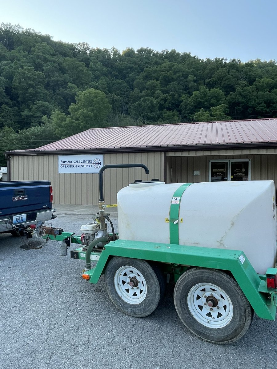 KentuckyPCA's tweet photo. We are so appreciative and grateful for everyone helping our fellow Kentuckians recover from the flooding. These supplies are helping our members and their patients throughout the region. Consider donating to our 606 Strong flood relief effort today: https://t.co/0xT6CX8uv4 https://t.co/0xWcu7Nkd4