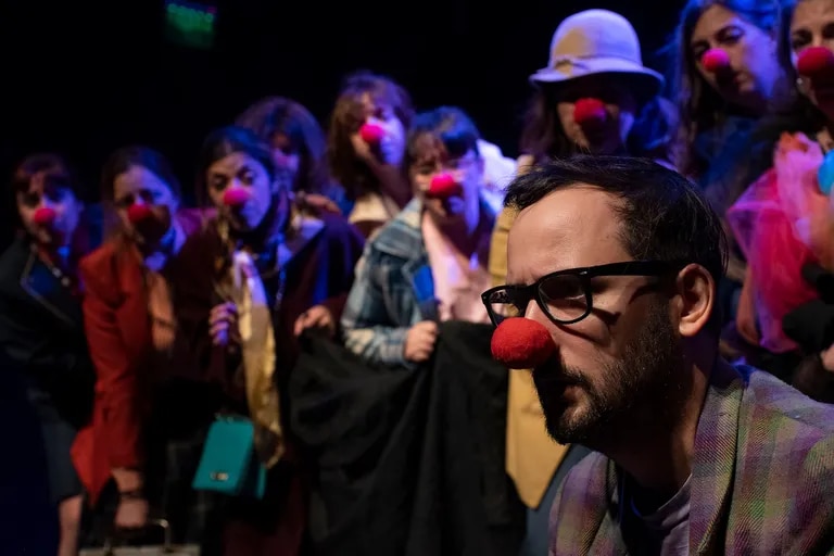 Infancias. Los Pompapetriyasos: Veinte años de teatro comunitario en Parque Patricios dlvr.it/SW9Mfp