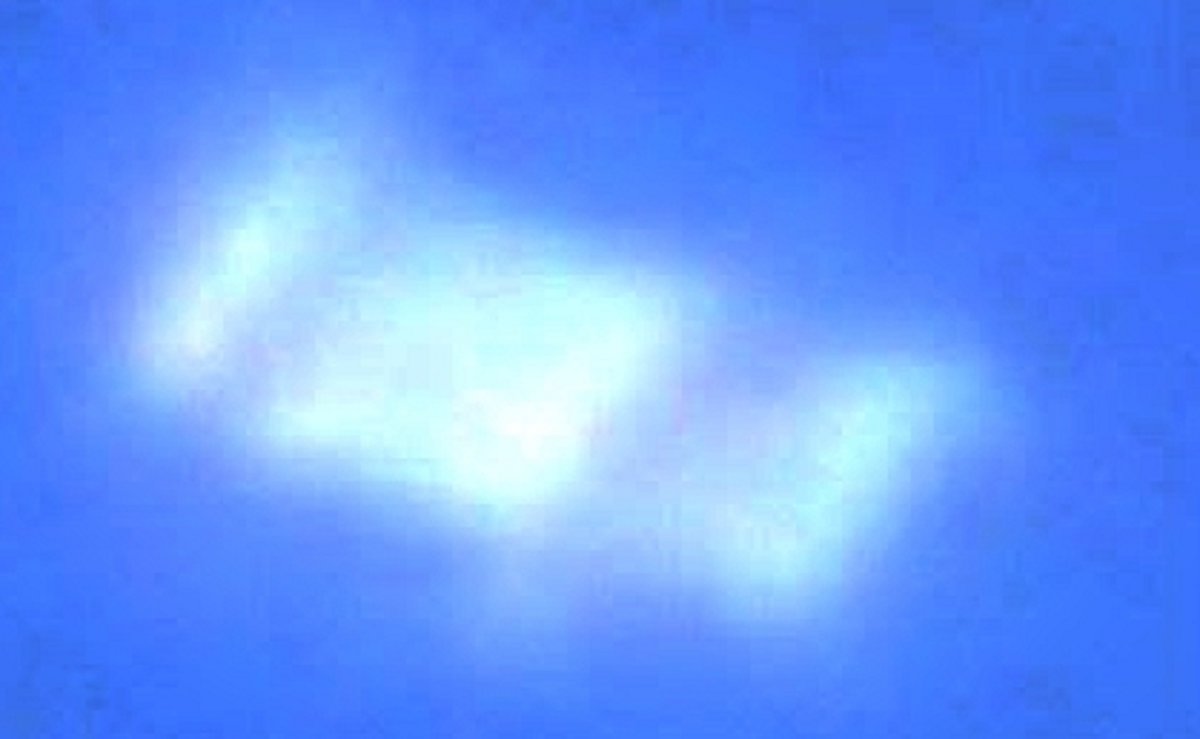 marie_kayali's tweet image. I&apos;m not quite sure what this was #unknownobject #ufotwitter but it was stationery and there for a couple of minutes