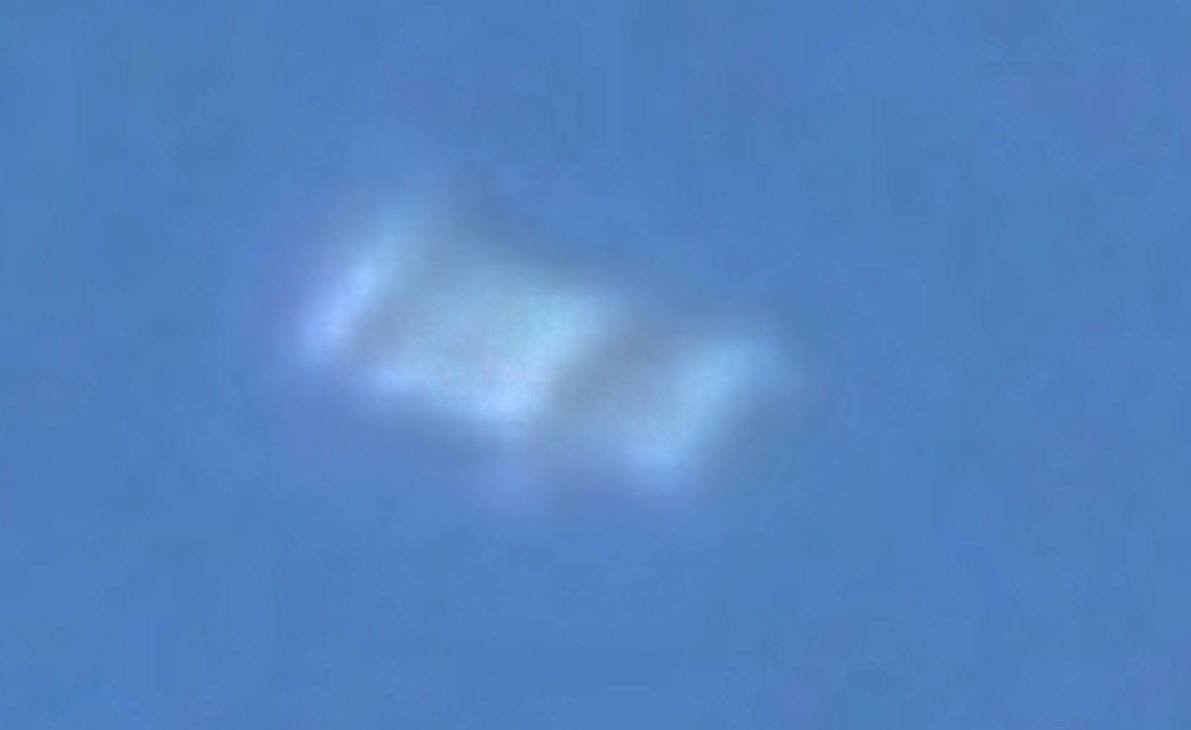 marie_kayali's tweet image. I&apos;m not quite sure what this was #unknownobject #ufotwitter but it was stationery and there for a couple of minutes