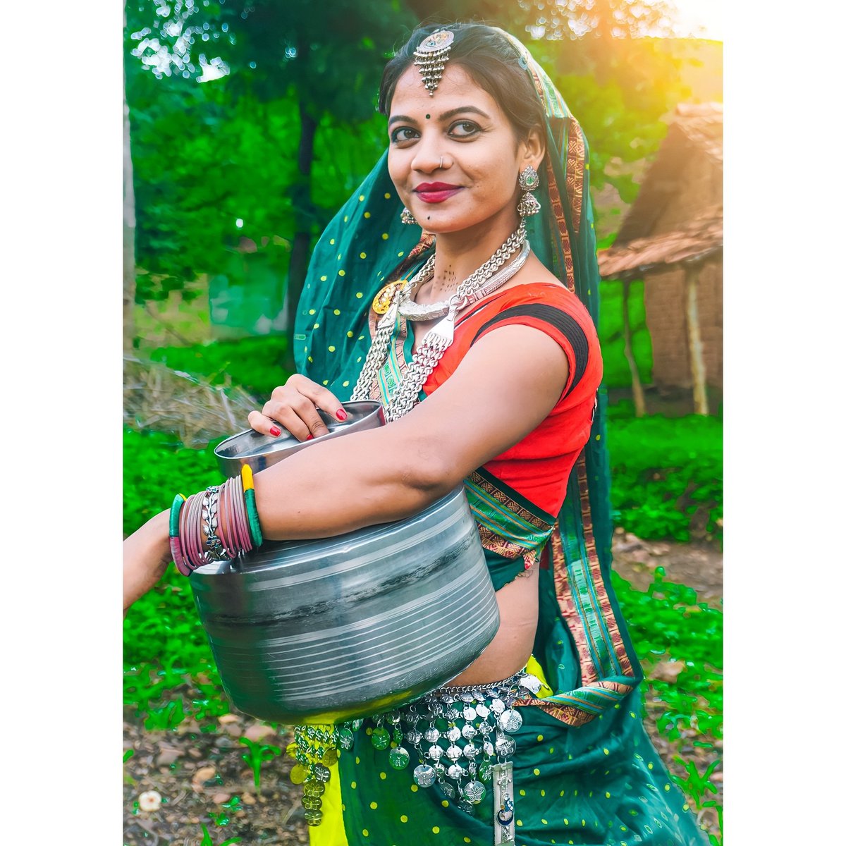 UrviRathva's tweet photo. https://t.co/kCWJW4j9pV

Please like share comment and subscribe 🙏😊 rani

(Special day 9 August)
 
With brother @iamvipulvasava_05 

#urvirathva #vipulvasava 
#newpost #newsong #comingsoon 
#newproject #9august #special #aadiwasi_rathva_🏹 #aadiwasi_ekta #Aadiwasi #aadiwasi_ https://t.co/JYdA7tP5lN