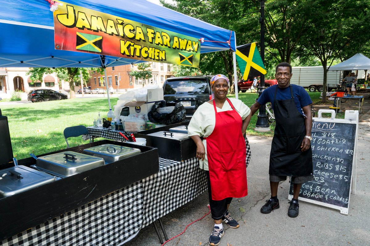 PghEventsOffice's tweet photo. Our National Farmers Market Week celebrations start TOMORROW at 9am!
The first 100 customers to the info booth receive a free giveaway, and The Chicken Chasers entertain beginning at 10am!
#NFMW #FarmersMarket #Pittsburgh
@FMCorg https://t.co/Wo0RD0bplg