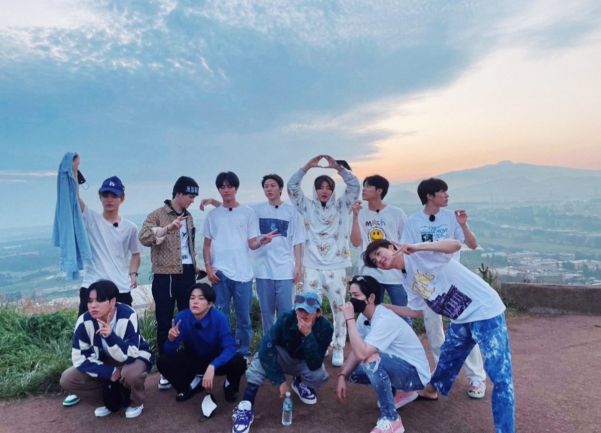 asahifiIes's tweet photo. family. https://t.co/JQVI1M0T05