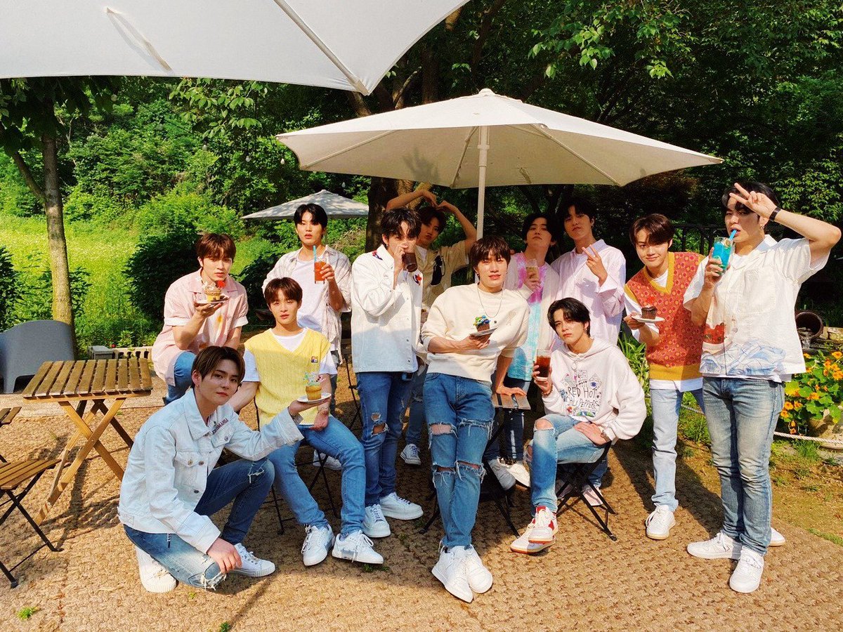asahifiIes's tweet photo. family. https://t.co/JQVI1M0T05