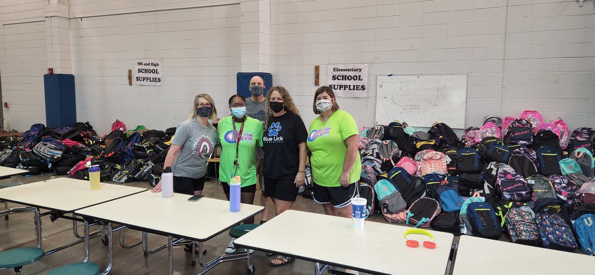 HMFRC's tweet photo. We are ready for families at the TJ Middle B2S Fest📚✏️🍎🚍 @MiddletownES @HiteElementary @FRYSCKy @GoffnerGwen @FRYSC_JCPS https://t.co/lLH9fBk9U7