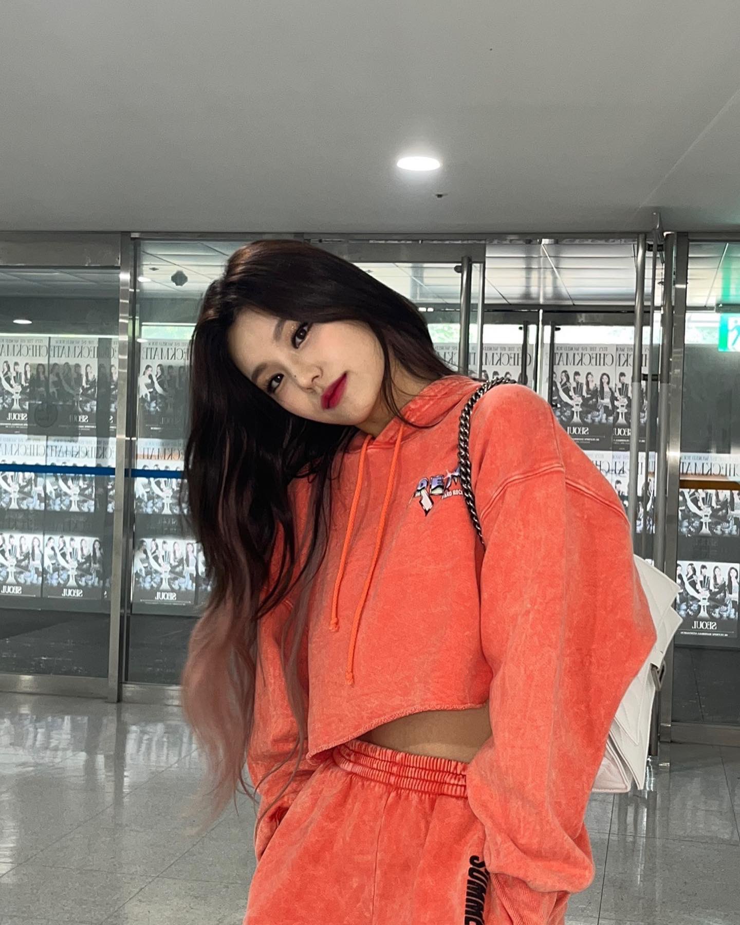 FZfEIOEUsAAAatX.jpg:orig