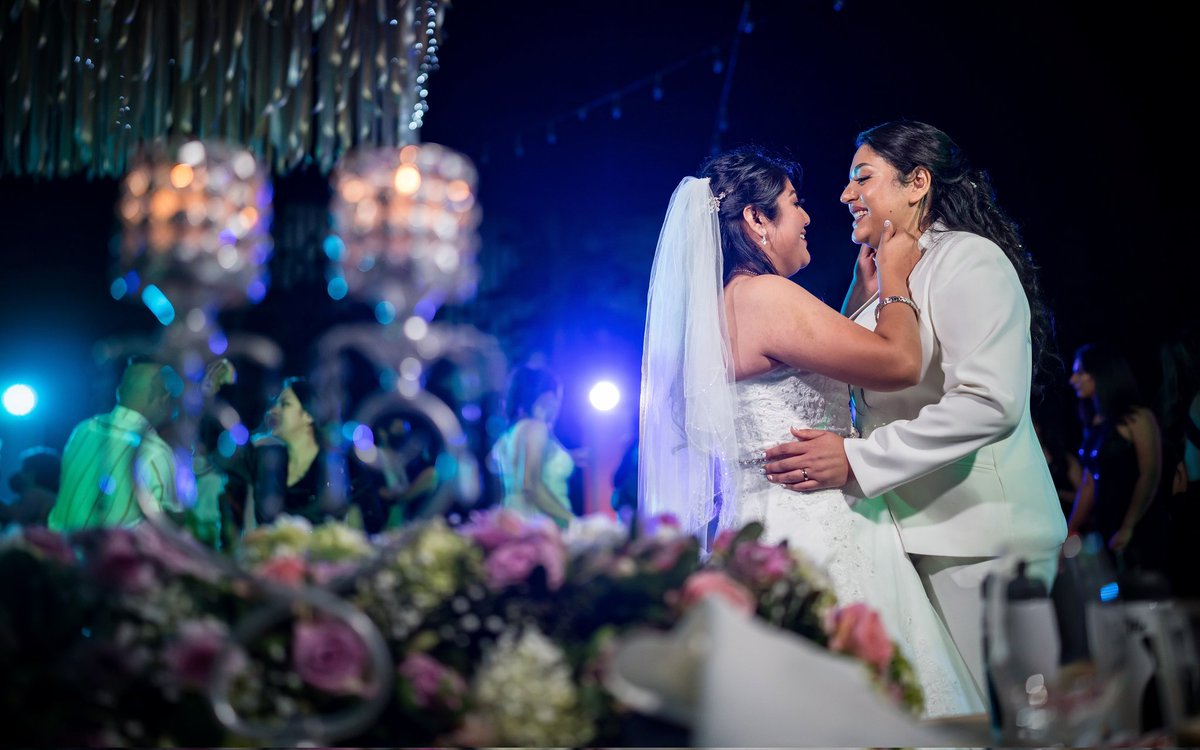 enigmatino's tweet photo. Lucha por ser feliz siempre.
Feliz cumpleaños @clariss.luna.7 
❤️🧡💛💚💙💜
▪
🎞️ @danielmatusdm
📷 @enigmatino.fotografia
▪
▪
👰🏽👰🏽 #pride  #loveislove  #novias #oaxaca
#oaxacawedding  
 #boda #bodas #bodas2021  #bodasoaxaca #gaylove #love #girlslove #gay #gaypic #LGTBI https://t.co/PDrbqB3JRN