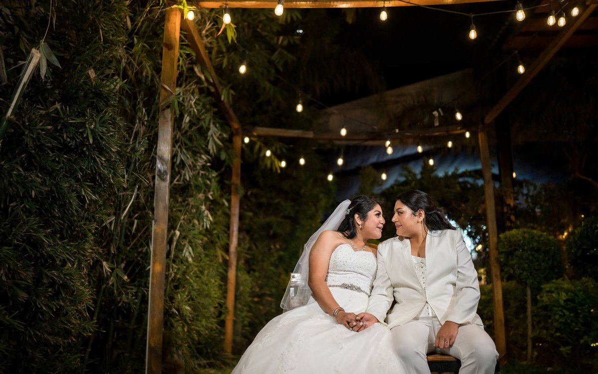 enigmatino's tweet photo. Lucha por ser feliz siempre.
Feliz cumpleaños @clariss.luna.7 
❤️🧡💛💚💙💜
▪
🎞️ @danielmatusdm
📷 @enigmatino.fotografia
▪
▪
👰🏽👰🏽 #pride  #loveislove  #novias #oaxaca
#oaxacawedding  
 #boda #bodas #bodas2021  #bodasoaxaca #gaylove #love #girlslove #gay #gaypic #LGTBI https://t.co/PDrbqB3JRN