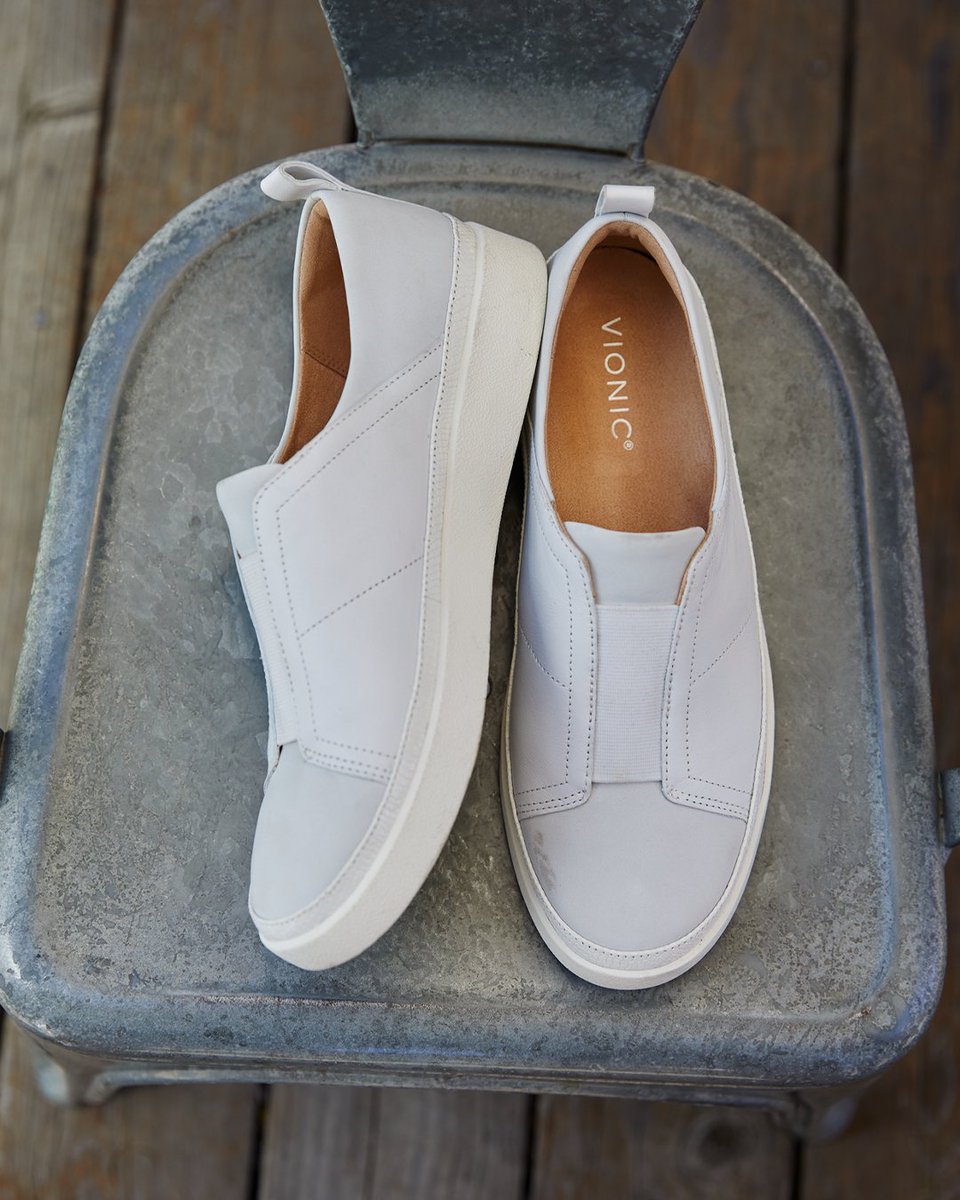 vionicshoes's tweet photo. The perfect #whitesneaker DOES exist. 🤍 Made with #luxurious leather + suede, this staple #sneaker comes in #neutral shades and fun #seasonal colors - something for everyone! #VionicShoes #WhiteShoes #HowToWearIt
SHOP WHITE SNEAKERS - https://t.co/HMiKIm4bp5 https://t.co/C9lNcpItwr