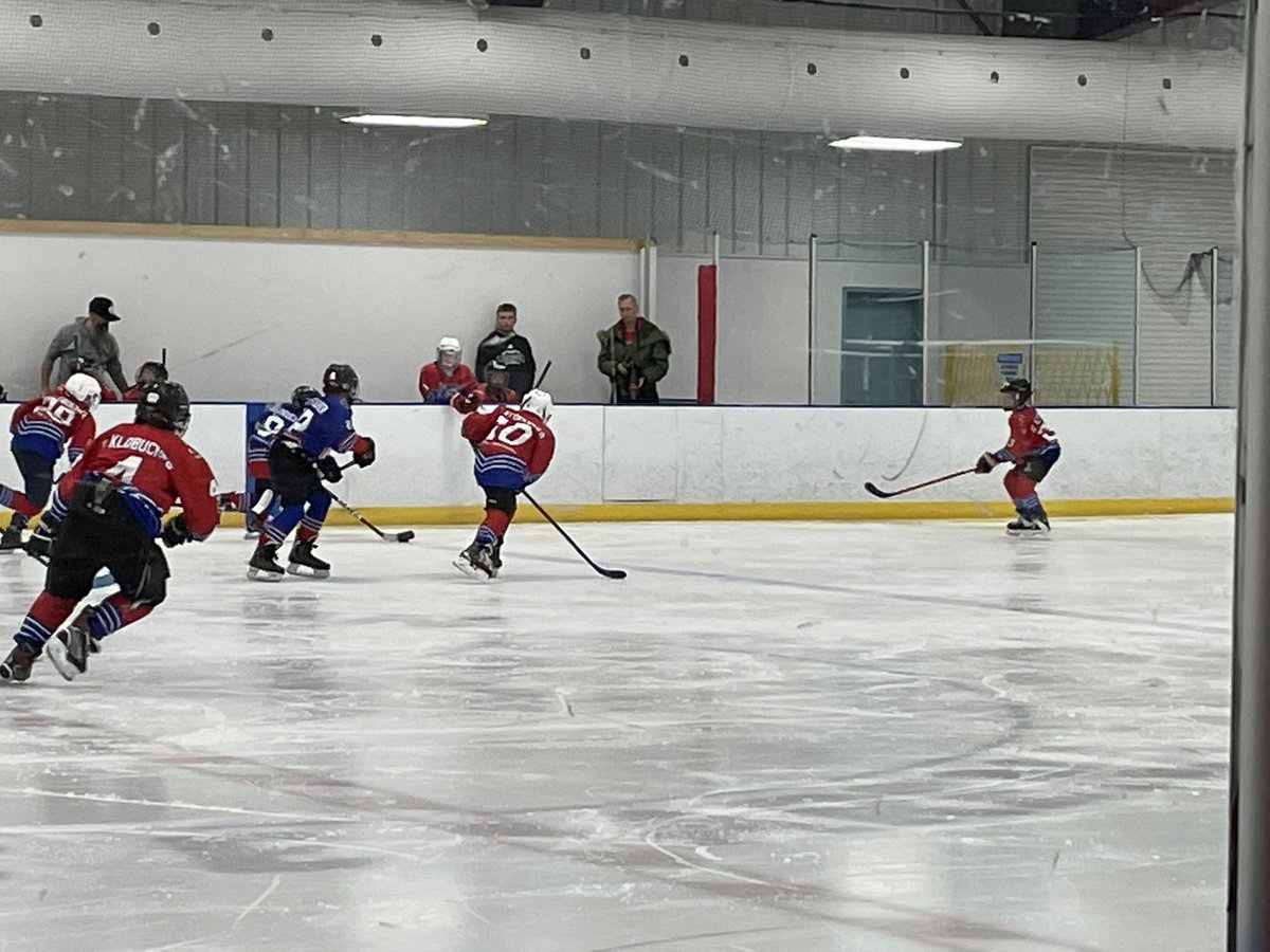 chief420247's tweet photo. Watching my nephew play hockey today… #redteamgo he’s number 10… #kickinass 🏒⛸🥅 https://t.co/wksfkHvico