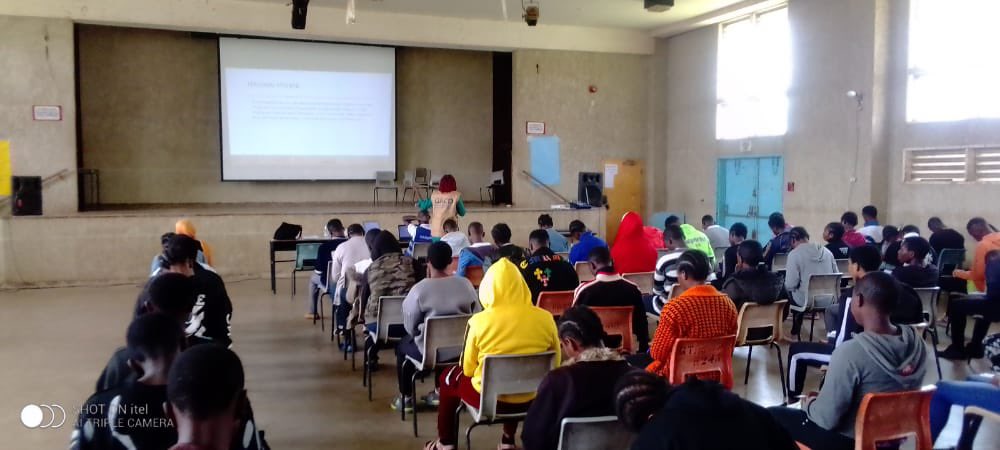 NjumanuhC's tweet image. Talking to #100 #conscripts of the #NCSAPD of the #NW Cameroon on the #theRoleOfYouths in #Community #development “I now know change has to start with me” testimony by 18yr old girl of the #training @Reachoutreo @Camerounpeacec1  @NgwayiMarcel @OneYoungWorld @YALINetwork