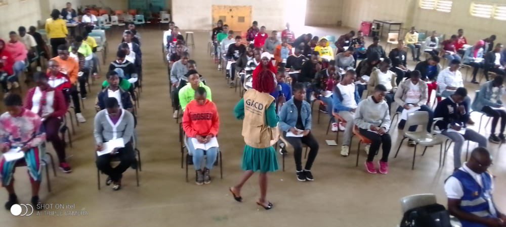 NjumanuhC's tweet image. Talking to #100 #conscripts of the #NCSAPD of the #NW Cameroon on the #theRoleOfYouths in #Community #development “I now know change has to start with me” testimony by 18yr old girl of the #training @Reachoutreo @Camerounpeacec1  @NgwayiMarcel @OneYoungWorld @YALINetwork
