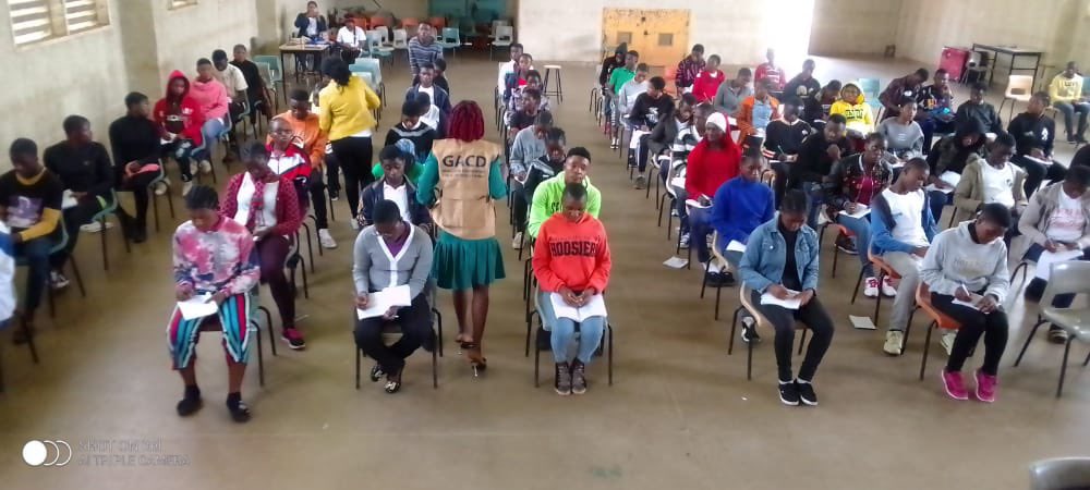 NjumanuhC's tweet image. Talking to #100 #conscripts of the #NCSAPD of the #NW Cameroon on the #theRoleOfYouths in #Community #development “I now know change has to start with me” testimony by 18yr old girl of the #training @Reachoutreo @Camerounpeacec1  @NgwayiMarcel @OneYoungWorld @YALINetwork