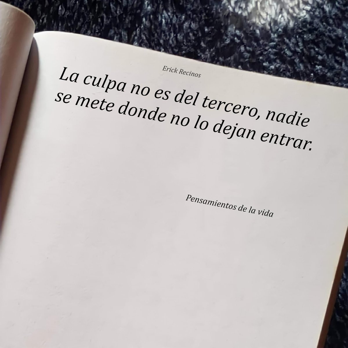 Buen sábado para todos. Sábado de frases, porque de poético me queda claro que no tengo nada jejeje. Buen fin de semana.