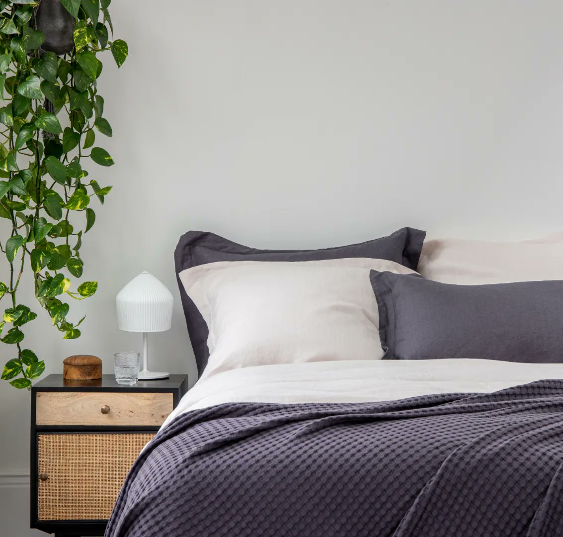 Not too hot, not too cold ☀ 

French Linen is wonderfully temperature-regulating, making it the perfect bedding all year round 🤩
⠀
#soakandsleep #wakeuptobettersleep