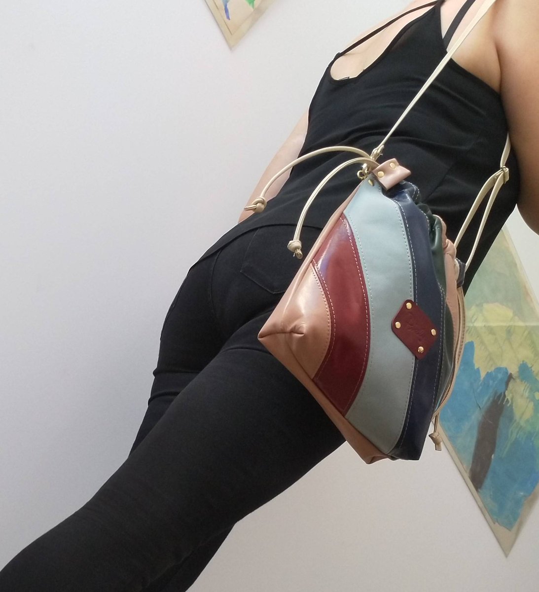 bolsospiely's tweet photo. No se porqué, pero... Me ha apetecido tanto hacer un bolso que aunque sea apto para todas las estaciones, lo veo más como apertura de la nueva temporada de otoño.
Y además está disponible, ya sabes si te gusta, pídelo que solo hay uno.
Reserva 647911077 Ely

#bolsospiely 
#Graná https://t.co/AaV6FQW2Hw