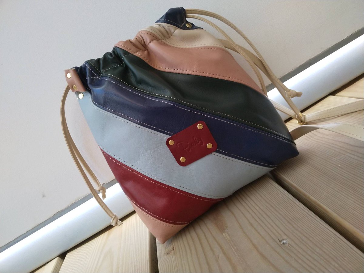 bolsospiely's tweet photo. No se porqué, pero... Me ha apetecido tanto hacer un bolso que aunque sea apto para todas las estaciones, lo veo más como apertura de la nueva temporada de otoño.
Y además está disponible, ya sabes si te gusta, pídelo que solo hay uno.
Reserva 647911077 Ely

#bolsospiely 
#Graná https://t.co/AaV6FQW2Hw