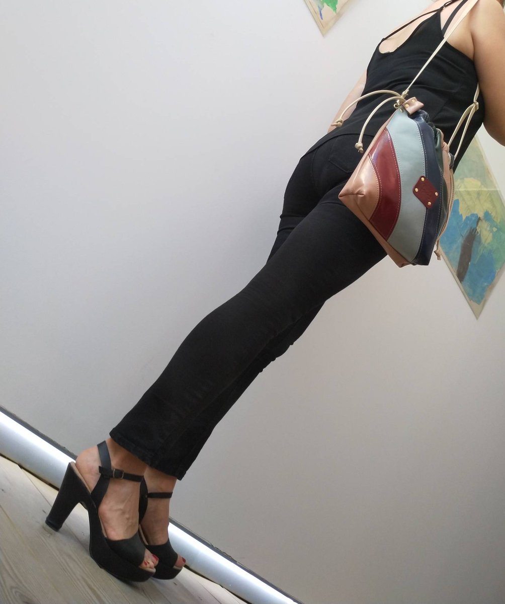 bolsospiely's tweet photo. No se porqué, pero... Me ha apetecido tanto hacer un bolso que aunque sea apto para todas las estaciones, lo veo más como apertura de la nueva temporada de otoño.
Y además está disponible, ya sabes si te gusta, pídelo que solo hay uno.
Reserva 647911077 Ely

#bolsospiely 
#Graná https://t.co/AaV6FQW2Hw