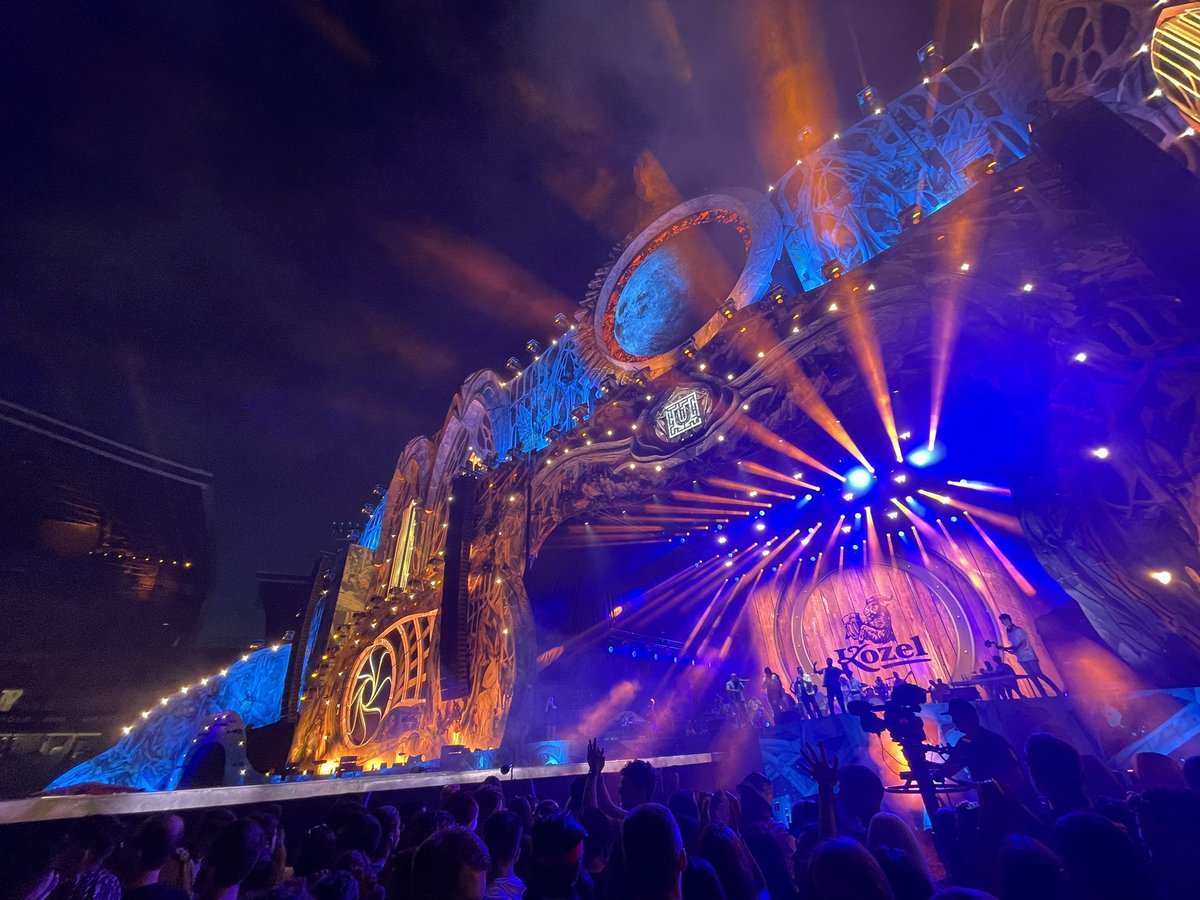 Crypdonick's tweet photo. @LoadedLions_CDC Party @ #untoldfestival https://t.co/mzqfcltWIL