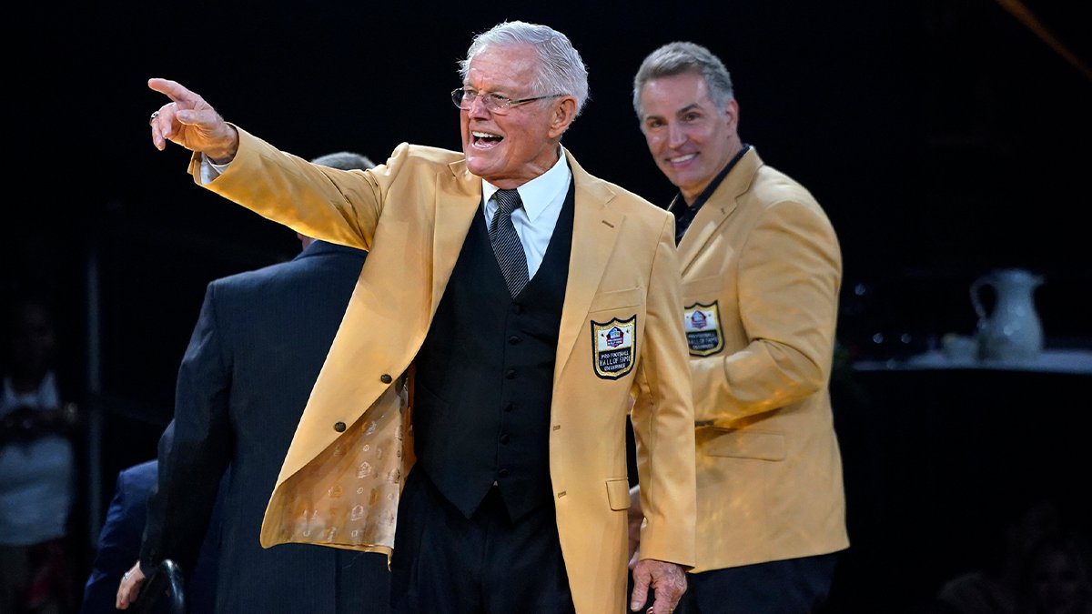 NFL's tweet image. The moment these Hall of Famers receive their gold jacket is the moment dreams turn into reality. 🙌

📺: #PFHOF22 Enshrinement — Today at 12pm ET on @nflnetwork