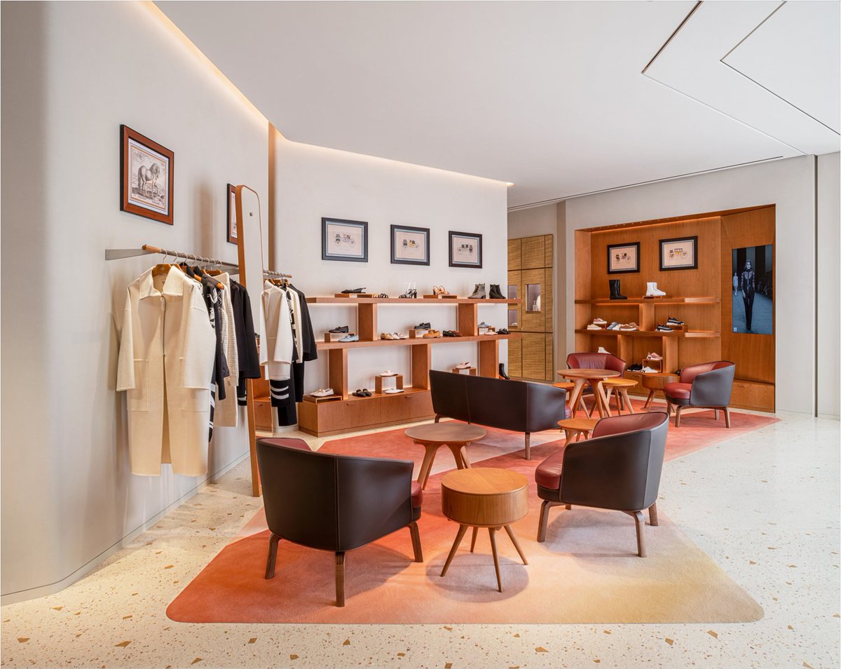 cppluxury's tweet photo. Hermès opens new store in Wuhan, China

https://t.co/UI1He0J42R 

#Hermes #HermesWuhan #Wuhan #China #newopening #luxury #luxuryfashion #luxuryboutique #luxuryretail #luxurybusiness #RDAI @Hermes_Paris https://t.co/Cpg5T2uuso
