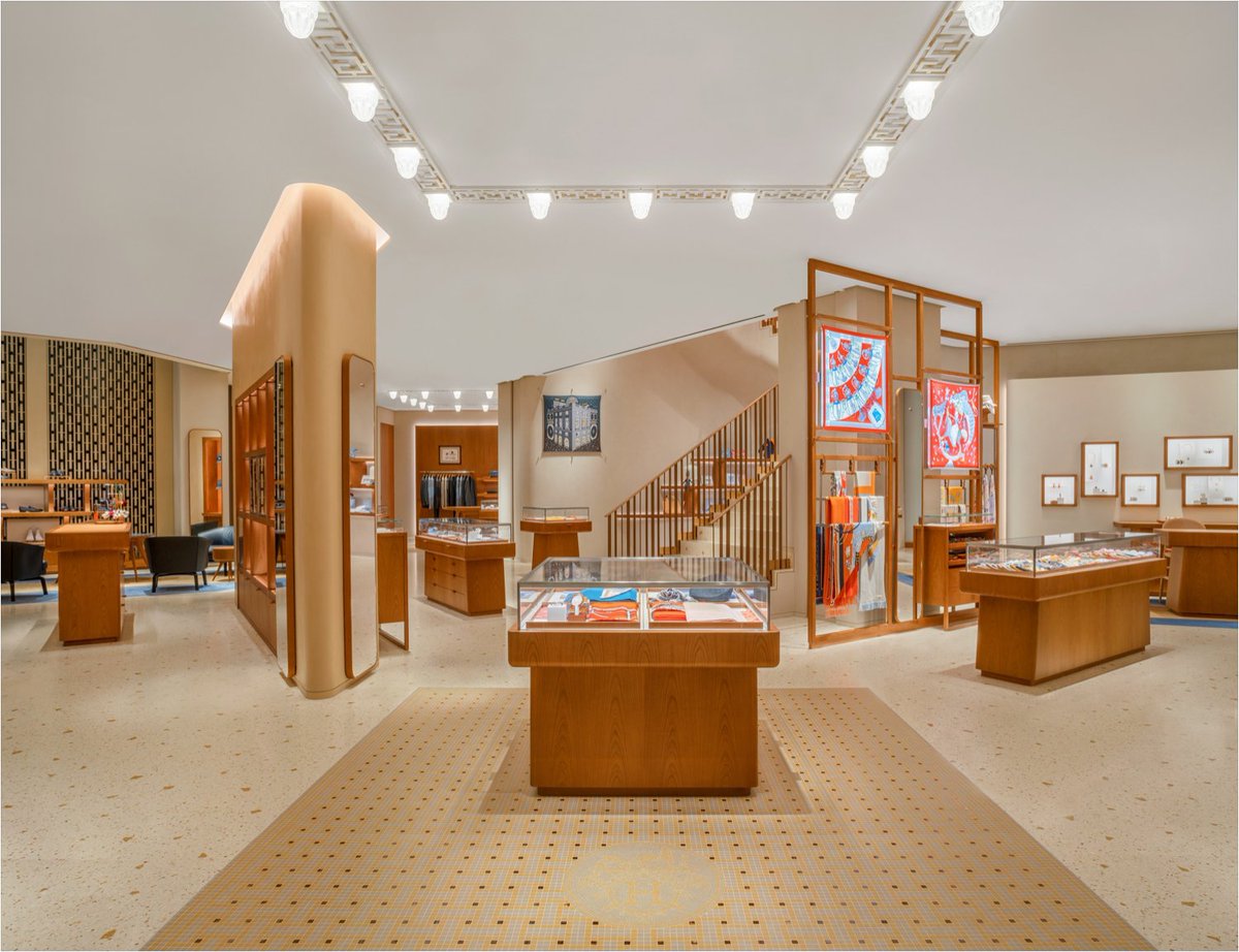 cppluxury's tweet photo. Hermès opens new store in Wuhan, China

https://t.co/UI1He0J42R 

#Hermes #HermesWuhan #Wuhan #China #newopening #luxury #luxuryfashion #luxuryboutique #luxuryretail #luxurybusiness #RDAI @Hermes_Paris https://t.co/Cpg5T2uuso